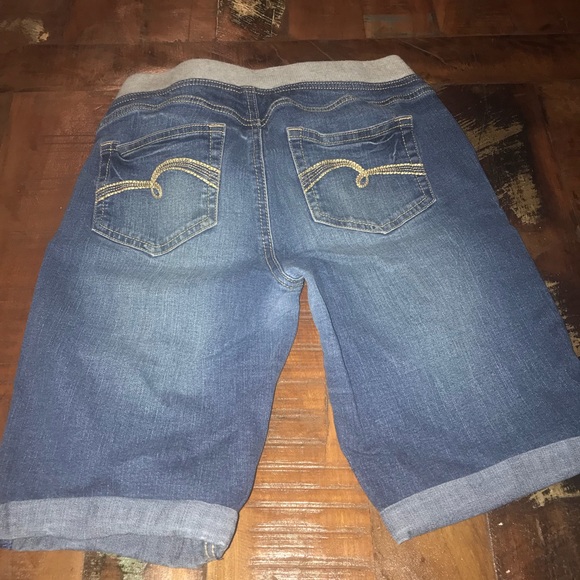 🎀 - Picture 2 of 3